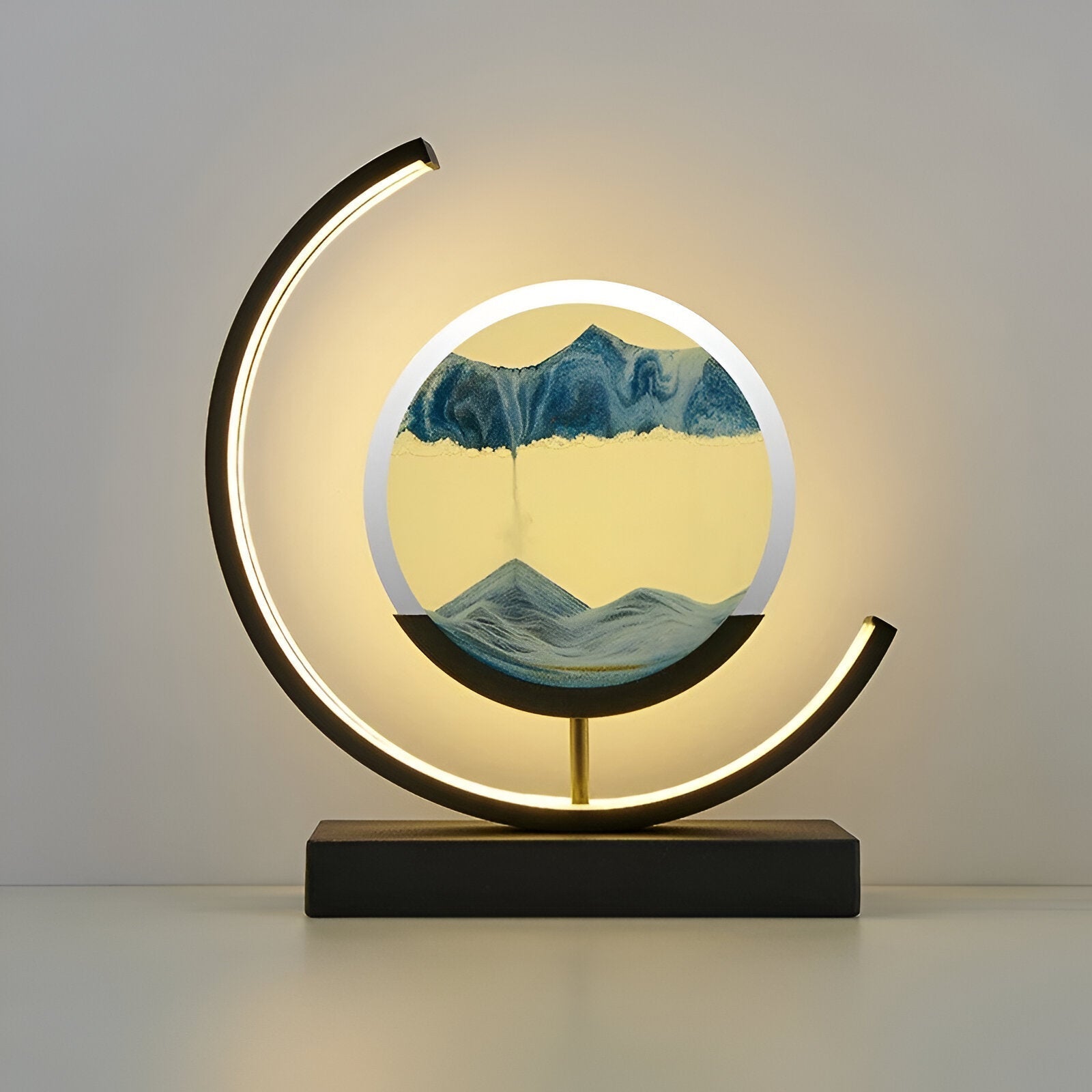 Minimalistische Lampe mit warmer Atmosphäre